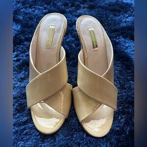 Louise et Cie tan patent leather high heel mule sandals, open toe slippers, sz 8